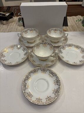 ROYAL GRAFTON 3 Teacups & 6 Saucers Gold Floral Footed Scalloped China England